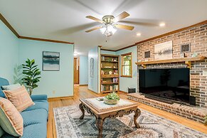 5 Mi to Lake Robinson: Bbq-ready Home w/ Pool