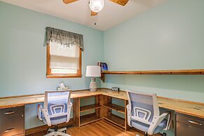 5 Mi to Lake Robinson: Bbq-ready Home w/ Pool