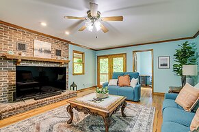 5 Mi to Lake Robinson: Bbq-ready Home w/ Pool