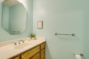 5 Mi to Lake Robinson: Bbq-ready Home w/ Pool