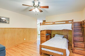 5 Mi to Lake Robinson: Bbq-ready Home w/ Pool