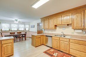 5 Mi to Lake Robinson: Bbq-ready Home w/ Pool