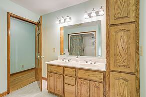 5 Mi to Lake Robinson: Bbq-ready Home w/ Pool