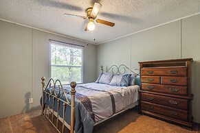 4 Mi to Bennett Spring SP: Dog-friendly Home!