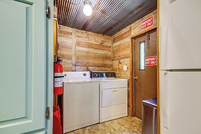 4 Mi to Bennett Spring SP: Dog-friendly Home!