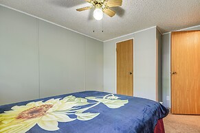 4 Mi to Bennett Spring SP: Dog-friendly Home!