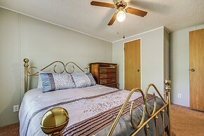 4 Mi to Bennett Spring SP: Dog-friendly Home!