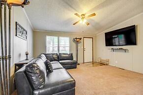 4 Mi to Bennett Spring SP: Dog-friendly Home!
