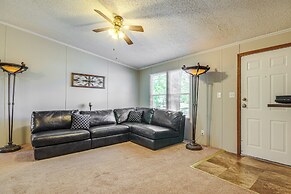 4 Mi to Bennett Spring SP: Dog-friendly Home!