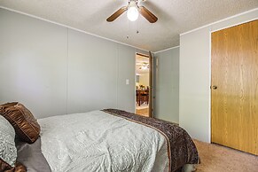 4 Mi to Bennett Spring SP: Dog-friendly Home!