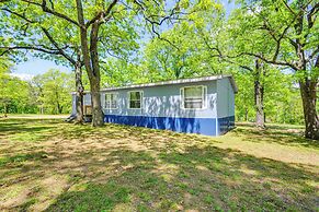 4 Mi to Bennett Spring SP: Dog-friendly Home!