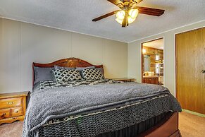 4 Mi to Bennett Spring SP: Dog-friendly Home!