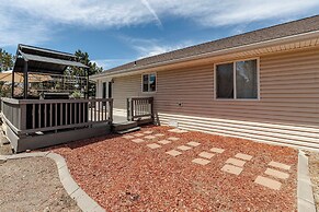 1 Mi to Dtwn: Family Retreat in Cedaredge!