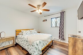 Spacious Family Home w/ 2 Decks in Pocono Lake!