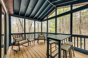 Spacious Family Home w/ 2 Decks in Pocono Lake!