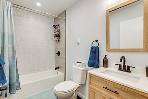 Spacious Family Home w/ 2 Decks in Pocono Lake!