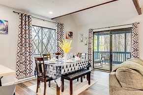 Spacious Family Home w/ 2 Decks in Pocono Lake!