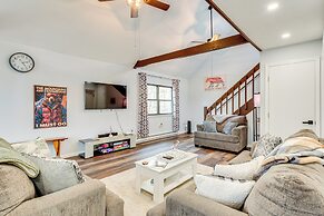 Spacious Family Home w/ 2 Decks in Pocono Lake!