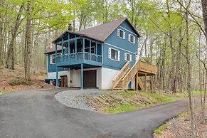 Spacious Family Home w/ 2 Decks in Pocono Lake!