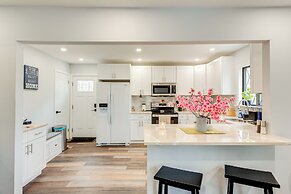 Spacious Family Home w/ 2 Decks in Pocono Lake!