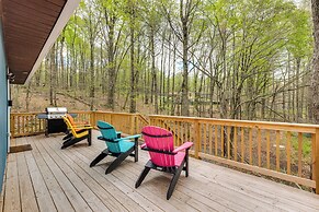 Spacious Family Home w/ 2 Decks in Pocono Lake!