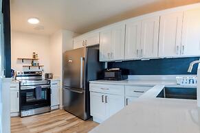3 Mi to Emerald Downs: Pet-friendly Home