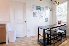 3 Mi to Emerald Downs: Pet-friendly Home