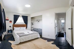 3 Mi to Emerald Downs: Pet-friendly Home