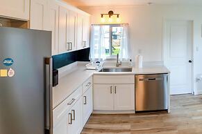 3 Mi to Emerald Downs: Pet-friendly Home