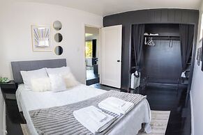 3 Mi to Emerald Downs: Pet-friendly Home