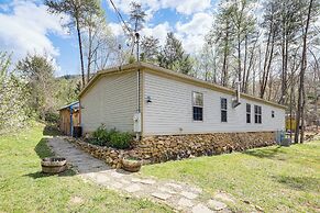 Hot Tub & Fire Pit: Getaway in Sevierville!