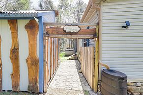 Hot Tub & Fire Pit: Getaway in Sevierville!