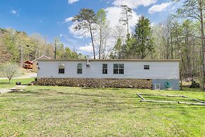 Hot Tub & Fire Pit: Getaway in Sevierville!