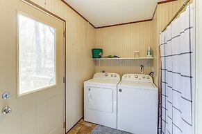 Hot Tub & Fire Pit: Getaway in Sevierville!