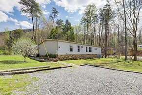 Hot Tub & Fire Pit: Getaway in Sevierville!