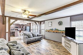 Hot Tub & Fire Pit: Getaway in Sevierville!