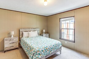 Hot Tub & Fire Pit: Getaway in Sevierville!