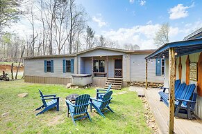 Hot Tub & Fire Pit: Getaway in Sevierville!