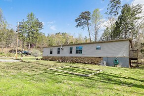 Hot Tub & Fire Pit: Getaway in Sevierville!