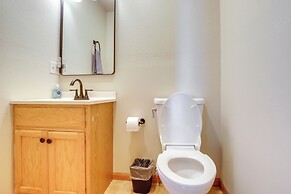 1 Block to Dtwn Oskaloosa: Family Home w/ Deck!