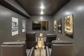 1 Block to Dtwn Oskaloosa: Family Home w/ Deck!