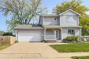 1 Block to Dtwn Oskaloosa: Family Home w/ Deck!