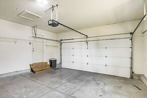 1 Block to Dtwn Oskaloosa: Family Home w/ Deck!