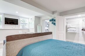 Contemporary Couple's Retreat in Atlanta!