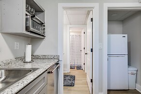 Contemporary Couple's Retreat in Atlanta!