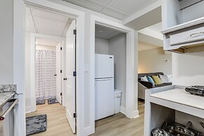 Contemporary Couple's Retreat in Atlanta!