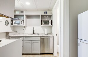 Contemporary Couple's Retreat in Atlanta!