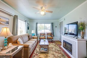 Walk to Gold Beach: Charming Cottage w/ Yard!