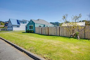 Walk to Gold Beach: Charming Cottage w/ Yard!