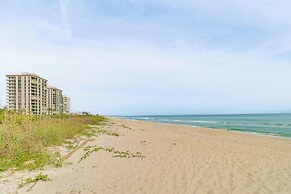 Hutchinson Island Condo w/ Views & Pool Access